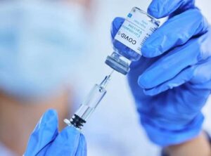 Σοβαρή προειδοποίηση για όσους έχουν κάνει τα εμβόλια της Pfizer και της Moderna