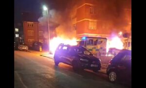 EKTAKTO: ΕΜΠΡΗΣΤΙΚΗ ΕΠΙΘΕΣΗ ΤΩΡΑ ΣΕ 4 ΑΣΘΕΝΟΦΟΡΑ – ΕΙΚΟΝΕΣ ΤΡΟΜΟΥ ΑΠΟ ΤΗΝ ΠΥΡΙΝΗ ΛΑΙΛΑΠΑ