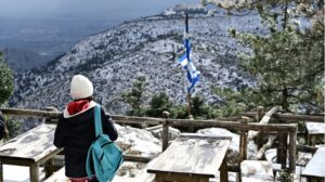 ΧΙΟΝΙΖΕΙ ΑΥΤΗ ΤΗΝ ΩΡΑ: ΣΤΑ ΑΣΠΡΑ Η ΠΑΡΝΗΘΑ – «ΤΣΟΥΧΤΕΡΟ» ΚΡΥΟ ΣΤΟ ΛΕΚΑΝΟΠΕΔΙΟ ΑΤΤΙΚΗΣ