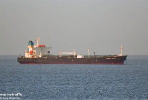 ΕΚΤΑΚΤΟ ΤΩΡΑ – ΕΠΙΘΕΣΗ ΣΕ ΕΛΛΗΝΙΚΟ ΠΛΟΙΟ ΣΤΟ ΝΤΟΥΜΠΑΙ – ΑΓΩΝΙΑ ΓΙΑ ΤΟ ΠΛΗΡΩΜΑ