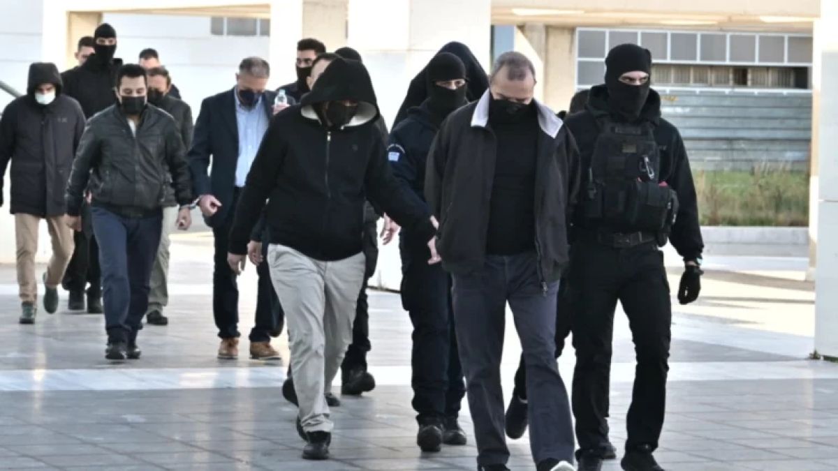 12ΧΡΟΝΗ ΣΤΟΝ ΚΟΛΩΝΟ: ΑΥΤΟΣ Ο ΚΑΝΑΛΑΡΧΗΣ ΕΜΠΛΕΚΕΤΑΙ ΣΤΗΝ ΥΠΟΘΕΣΗ - ΤΟ ΑΠΟΚΑΛΥΨΕ Η ΜΑΝΑ