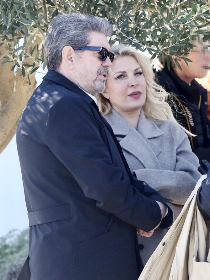 Η ΦΩΤΟ ΠΟΥ ΕΠΙΒΕΒΑΙΩΝΕΙ ΤΟ ΔΙΑΖΥΓΙΟ ΜΕΝΕΓΑΚΗ – ΠΑΝΤΖΟΠΟΥΛΟΥ