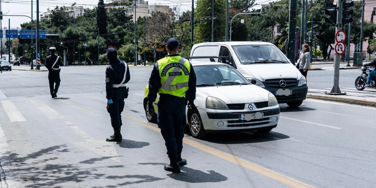 Πρόστιμο 350 ευρώ για αυτό το χαρτί στο αυτοκίνητο -Γιατί πρέπει να το έχουμε όλοι μαζί μας