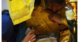 Απίστευτο σκηνικό στα Γιάννενα: Ιερέας εξομολόγησε μια νεαρή μητέρα. Δεν φαντάζεστε όμως αυτό που ακολούθησε