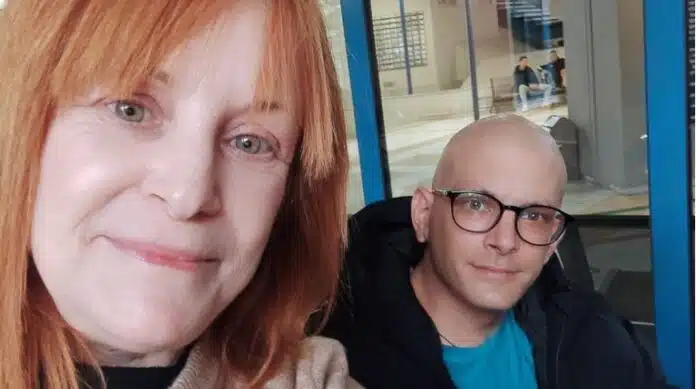 Συγκινεί ο δήμαρχος του Άη Στράτη: Η πρώτη φωτογραφία μετά τη χειρουργική επέμβαση για τον καρκίνο