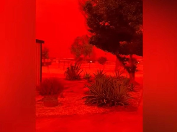 Eικόνες αποκάλυψης, λες και πήγες στην… κόλαση: Σοκ σε όλη την χώρα – Ξύπνησαν και είδαν ότι ο ουρανός έγινε κόκκινο «του αίματος»