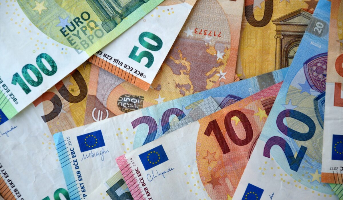 Έως 758€ τον μήνα για γονείς: Το επίδομα που λίγοι γνωρίζουν — Δες αν το δικαιούσαι τώρα!