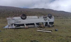 ΤΟΥΣ ΒΓΑΖΟΥΝ ΝΕΚΡΟΥΣ – EXEI ΓΕΜΙΣΕΙ ΠΤΩΜΑΤΑ ΤΟ ΟΔΟΣΤΡΩΜΑ: ΑΝΑΤΡΟΠΗ ΛΕΩΦΟΡΕΙΟΥ ΓΕΜΑΤΟ ΚΌΣΜΟ – ΤΟΥΛΑΧΙΣΤΟΝ 9 ΝΕΚΡΟΙ