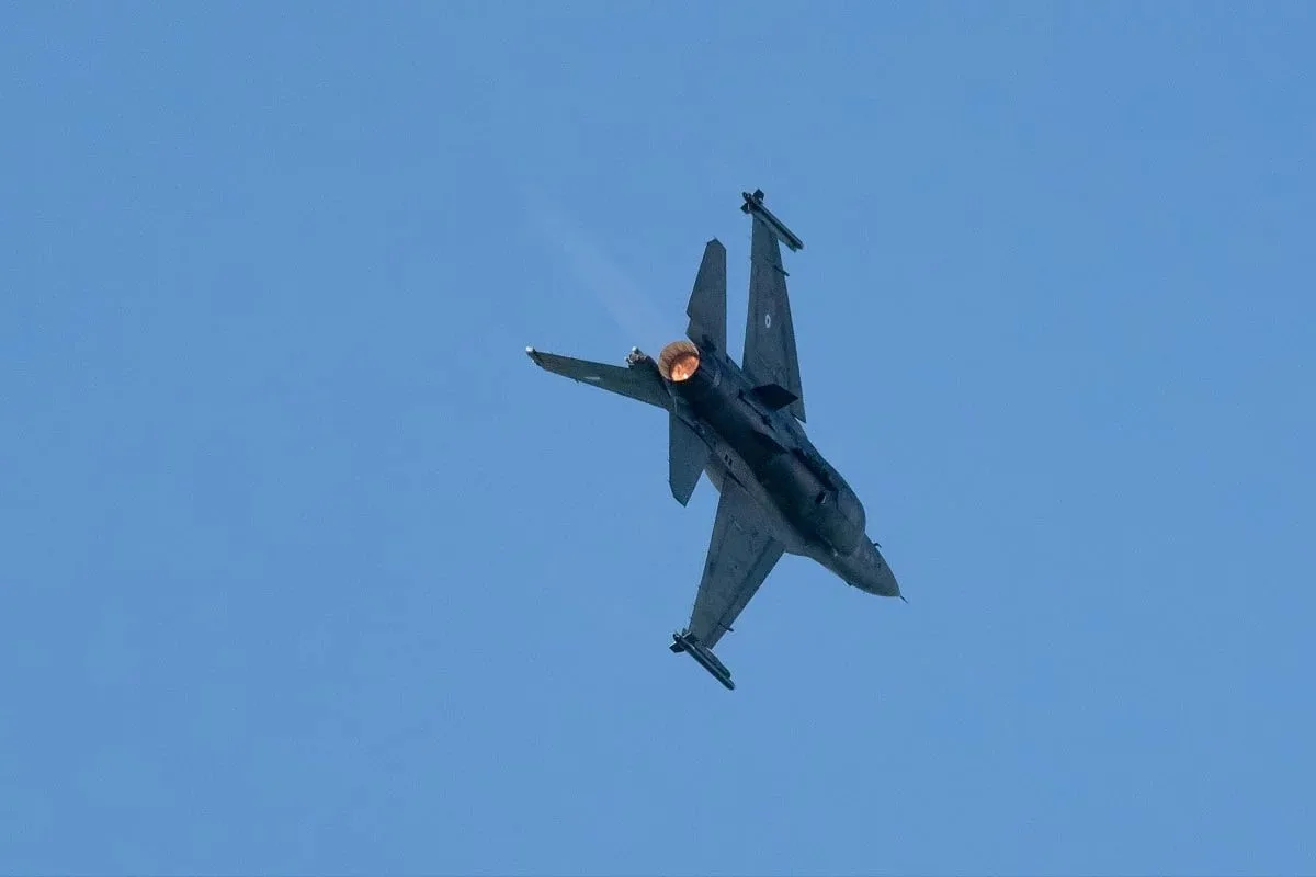 ΕΚΤΑΚΤΟ ΤΩΡΑ ΣΤΗ ΧΩΡΑ ΜΑΣ: ΜΑΧΗΤΙΚΑ ΑΕΡΟΣΚΑΦΗ ΠΕΤΟΥΝ ΠΑΝΩ ΑΠΟ ΤΗ ΘΕΣΣΑΛΟΝΙΚΗ - Ο ΛΟΓΟΣ