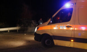 Τραγωδία : Νεκρός 25χρονος που παρασύρθηκε από αυτοκίνητο που ανέβηκε στο πεζοδρόμιο