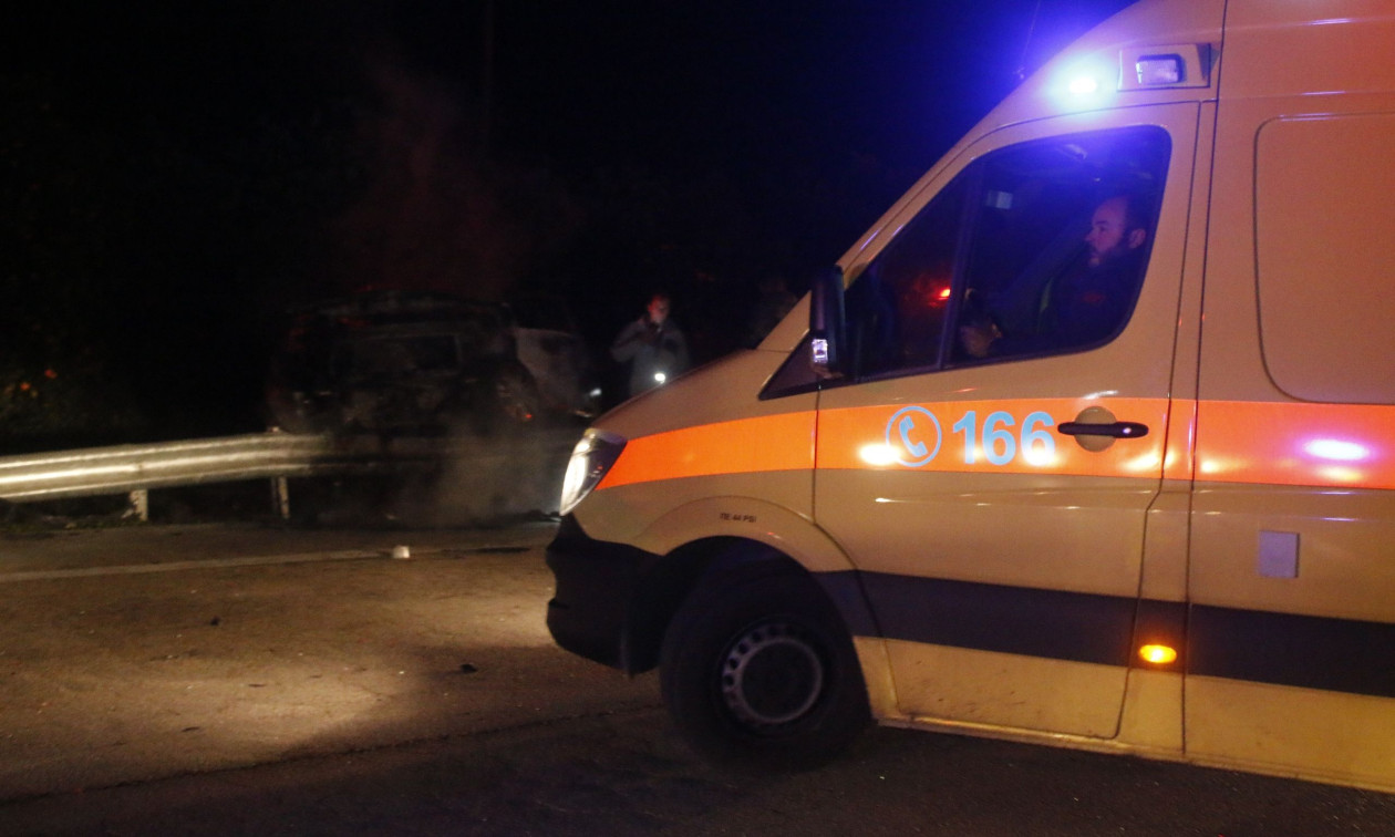 Τραγωδία : Νεκρός 25χρονος που παρασύρθηκε από αυτοκίνητο που ανέβηκε στο πεζοδρόμιο