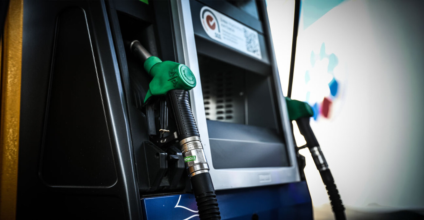 FUEL PASS: ΠΟΣΑ ΛΕΦΤΑ ΘΑ ΠΑΡΟΥΝ ΟΙ ΟΙΚΟΓΕΝΕΙΕΣ ΠΟΥ ΕΧΟΥΝ 2 ΑΥΤΟΚΙΝΗΤΑ – ΠΟΤΕ Η ΠΛΗΡΩΜΗ – ΣΕ ΚΑΡΤΑ Ή ΜΕΤΡΗΤΑ ΤΑ ΛΕΦΤΑ;