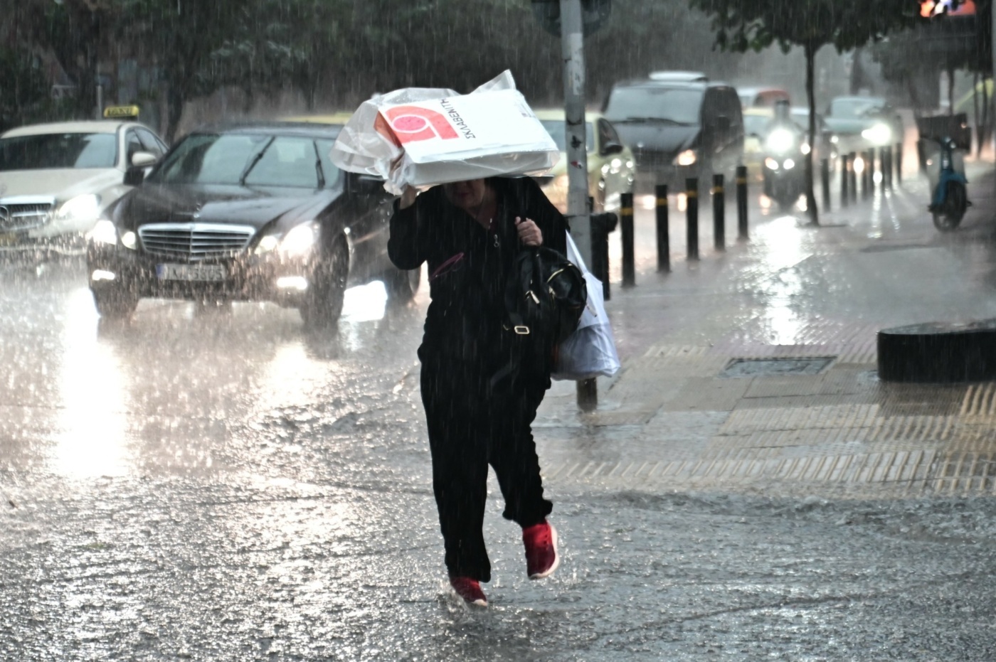 Η κακοκαιρία συνεχίζεται όλη την εβδομάδα – Προειδοποίηση Μαρουσάκη για ισχυρές βροχές και βοριάδες