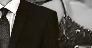 Η κουμπάρα και πρώην συνεργάτιδα του πασίγνωστου Βουλευτή και πρώην Υπουργού συνελήφθη ως μέλος εγκληματικής οργάνωσης εμπορίας ανθρώπων – Αρχηγός ο σύζυγός της