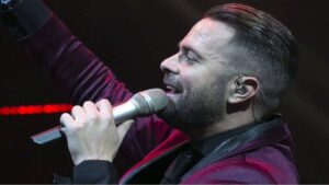 Ο Ηλίας Βρεττός έπεσε θύμα άγριου ξυλοδαρμού