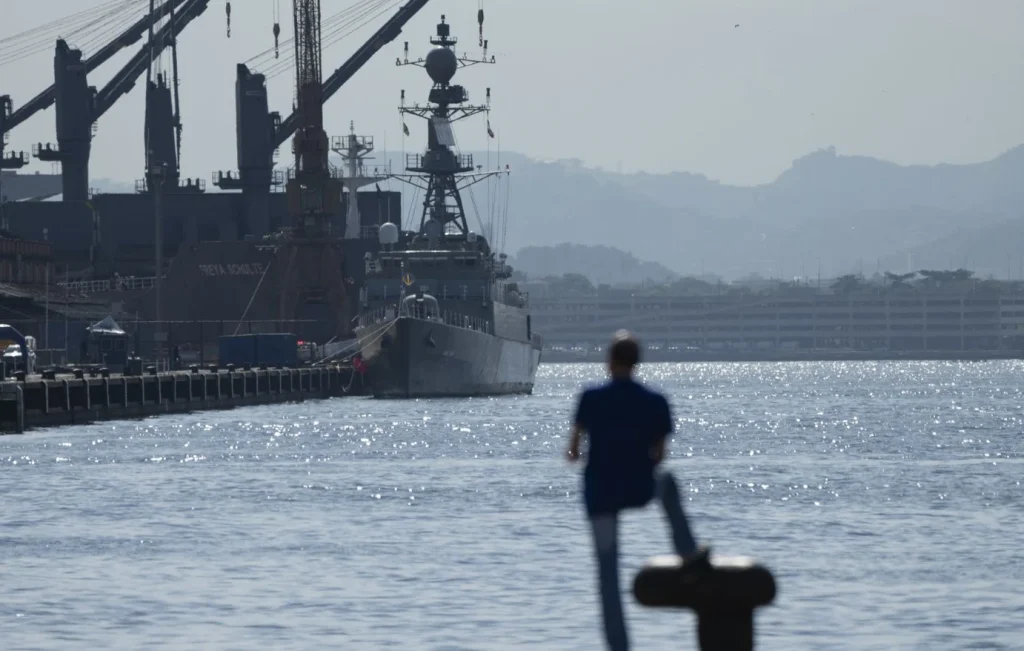 ΠΟΛΕΜΟΣ ΤΩΡΑ: ΔΡΑΜΑΤΙΚΕΣ ΣΤΙΓΜΕΣ – ΠΤΩΜΑΤΑ ΑΝΑΣΥΡΘΗΚΑΝ ΑΠΟ ΤΗ ΘΑΛΑΣΣΑ