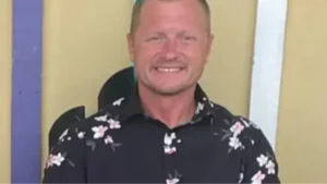 ΑΝΕΙΠΩΤΗ ΤΡΑΓΩΔΙΑ: ΚΑΘΗΓΗΤΗΣ ΠΕΘΑΝΕ ΕΠΕΙΤΑ ΑΠΟ ΦΑΡΣΑ ΤΩΝ ΜΑΘΗΤΩΝ ΤΟΥ!