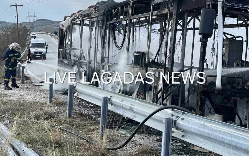 Φωτιά σε λεωφορείο του ΚΤΕΛ Θεσσαλονίκης – Κάηκε ολοσχερώς (ΦΩΤΟ)