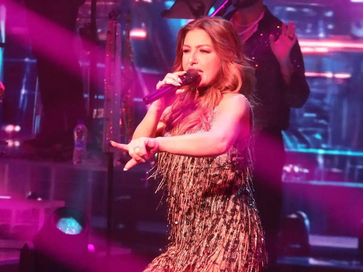 Με περούκα και αγνώριστη: Έτσι εμφανίστηκε η Έλενα Παπαρίζου, δυστυχώς έχει…