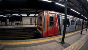 ΕΚΤΑΚΤΟ ΤΩΡΑ σε συρμό του ΗΣΑΠ: Επίθεση μέσα σε βαγόνι