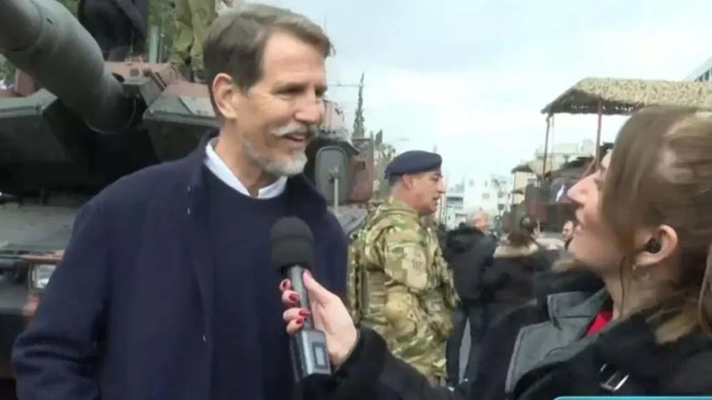 Παύλος Ντε Γκρες: Εμφανίστηκε ξαφνικά στην κάμερα και έκανε δηλώσεις – «Χρόνια πολλά στην πατρίδα μας»