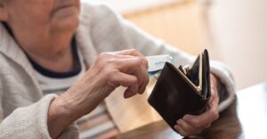 Ανατροπή με τις συντάξεις: Πότε μπαίνουν στους Συνταξιούxους μετά το Πάσχα, μόλις ανακοινώθnκε