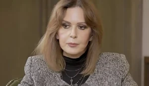 Κάτια Δανδουλάκη: «Από τα 32 χρόνια που ήμασταν με τον Μάριο Πλωρίτη, τα 20 ήμασταν 3, ήταν και η γυναίκα του»