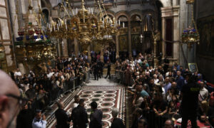 ΣΥΝΑΓΕΡΜΟΣ ΤΩΡΑ ΣΤΟΝ ΠΑΝΑΓΙΟ ΤΑΦΟ: ΕΠΕΣΕ ΠΥΡΑΥΛΟΣ