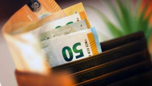 Πότε μπαίνουν οι συντάξεις Απριλίου – Τι ισχύει λόγω 25ης Μαρτίου