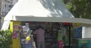 Το τέλος του μικρομάγαζου; Σβήνουν τα περίπτερα – Σε κίνδυνο φούρνοι, καφέ, ταβέρνες της γειτονιάς