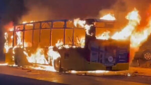 Τραγωδία με 6 νεκρούς και 5 τραυματίες σε λεωφορείο που πήρε φωτιά