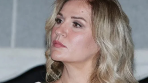 Οι δύσκολες ώρες για την Μπέσυ Μάλφα, όγκοs στο κεφάλι η μεγάλη μάχη