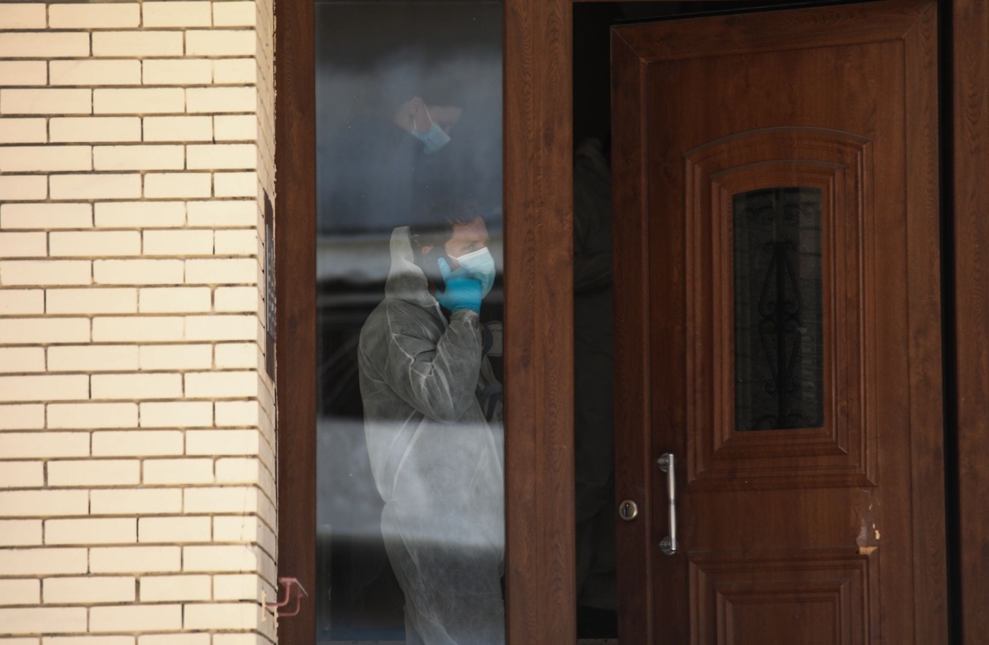 Εικόνες σοκ από το διαμέρισμα του τρόμου: Εδώ βρέθηκαν νεκρές μάνα και κόρη στου Ζωγράφου σε «τσιμεντωμένο» δωμάτιο