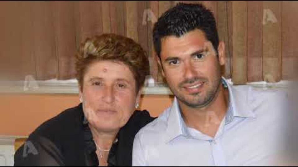 «Σκηνοθέτησαν» την αυτοκτονία του, αλλά τους πρόδωσε το κλειδί: Το θρίλερ με τον Βαγγέλη Σαλή και το δηλητηριασμένο πιάτο που σοκάρει!