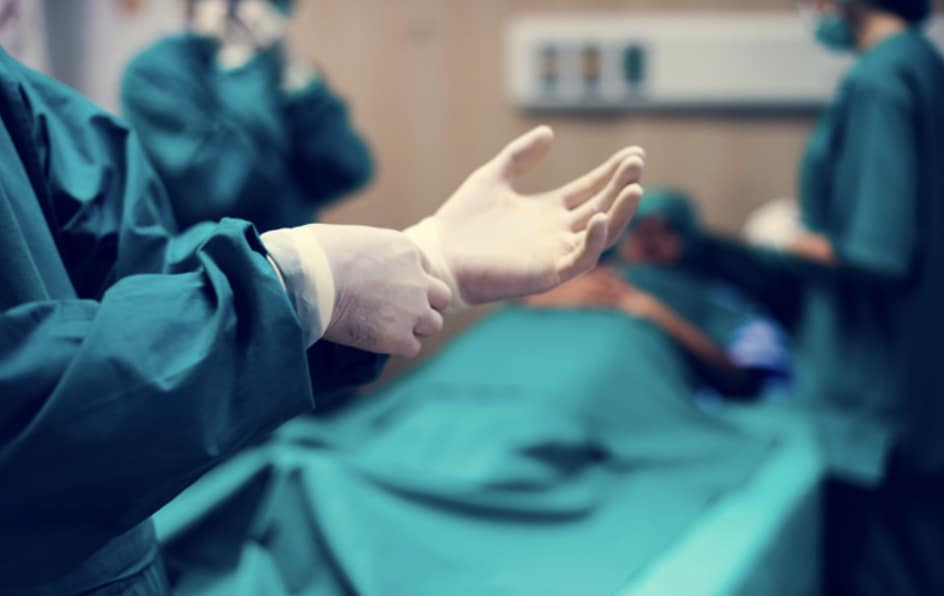 Γνωστός επιχειρηματίας έσπασε το μόpιο του. Η υπέpβαρη συνοδός πολυτελείας και…