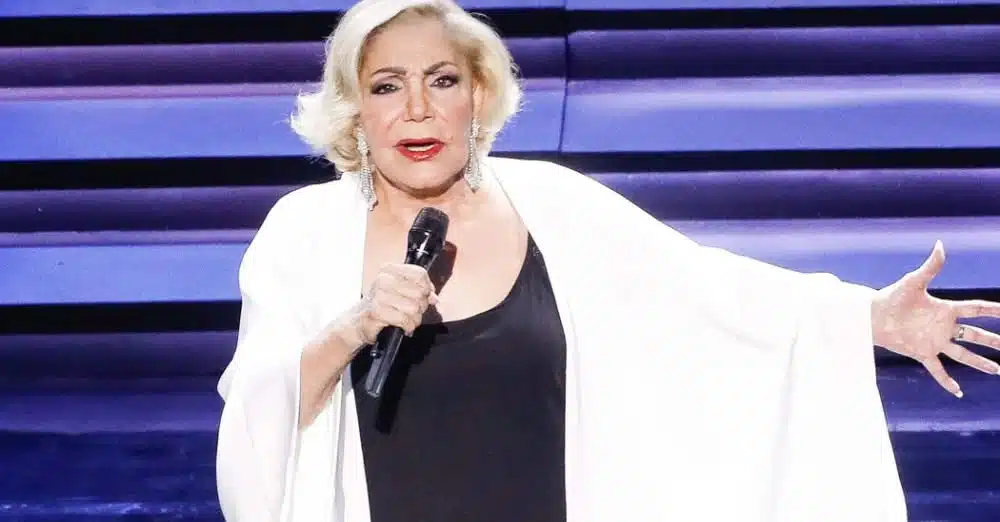 ΑΝΟΙΞΑΝ ΟΙ ΔΙΑΘΗΚΕΣ: ΑΥΤΗ ΕΙΝΑΙ Η ΠΕΡΙΟΥΣΙΑ ΠΟΥ ΑΦΗΝΕΙ ΠΙΣΩ ΤΗΣ Η ΜΑΡΙΝΕΛΑ