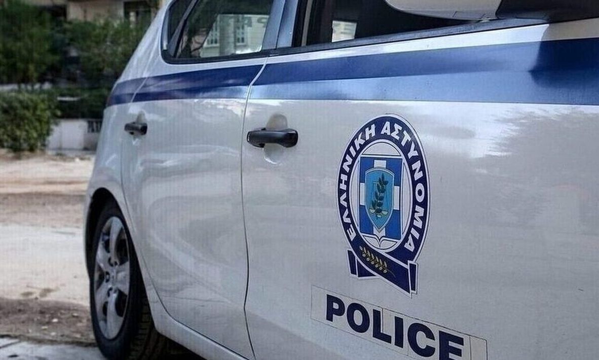 EKTAKTO:  Συνελήφθη εγγονή πασίγνωστου πολιτικού - Είχε στην κατοχή της...