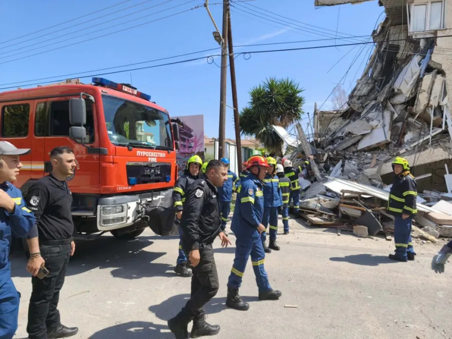 ΕΚΤΑΚΤΟ – ΚΑΤΕΡΡΕΥΣΕ ΠΟΛΥΚΑΤΟΙΚΙΑ – ΑΝΑΦΟΡΕΣ ΓΙΑ ΕΓΚΛΩΒΙΣΜΕΝΟΥΣ