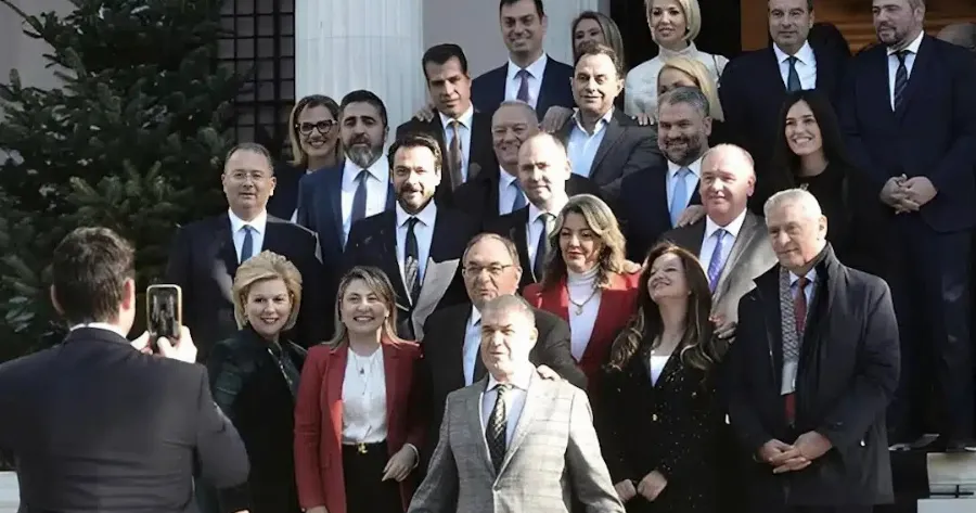 50 βουλευτές της ΝΔ τον θέλουν: Auτoς είναι ο αντικαταστάτης του Μητσοτάκη και νέος Αρχηγός της Νέας Δημοκρατίας