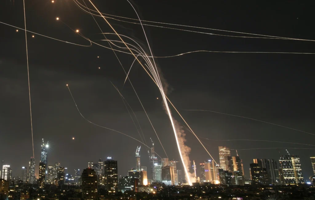 EKTAKTO: ΗΧΗΣΑΝ ΟΙ ΣΕΙΡΗΝΕΣ ΤΟΥ ΠΟΛΕΜΟΥ -ΤΡΕΧΟΥΝ ΟΙ ΕΝΟΠΛΕΣ ΔΥΝΑΜΕΙΣ ΝΑ…