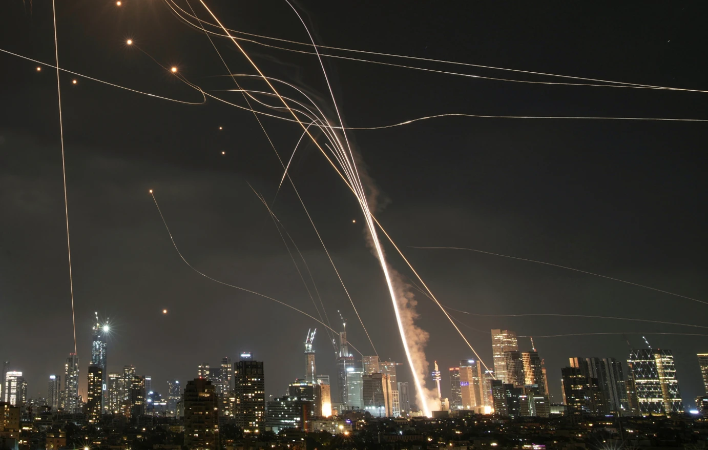 EKTAKTO: ΗΧΗΣΑΝ ΟΙ ΣΕΙΡΗΝΕΣ ΤΟΥ ΠΟΛΕΜΟΥ -ΤΡΕΧΟΥΝ ΟΙ ΕΝΟΠΛΕΣ ΔΥΝΑΜΕΙΣ ΝΑ...