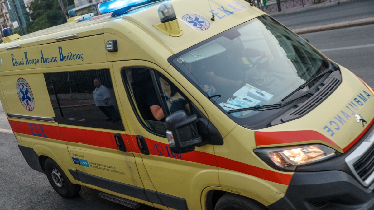 ΤΡΑΓΩΔΙΑ ΣΤΑ ΤΡΙΚΑΛΑ: ΠΕΘΑΝΕ 22ΧΡΟΝΗ ΜΠΡΟΣΤΑ ΣΤΑ ΜΑΤΙΑ ΤΩΝ ΓΟΝΙΩΝ ΤΗΣ - ΕΙΧΕ ΔΩΣΕΙ...