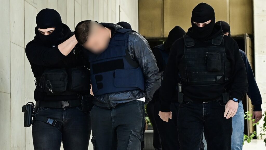 Άγιος Δημήτριος – Έσπασε την σιωπή της η μητέρα 20χρονου