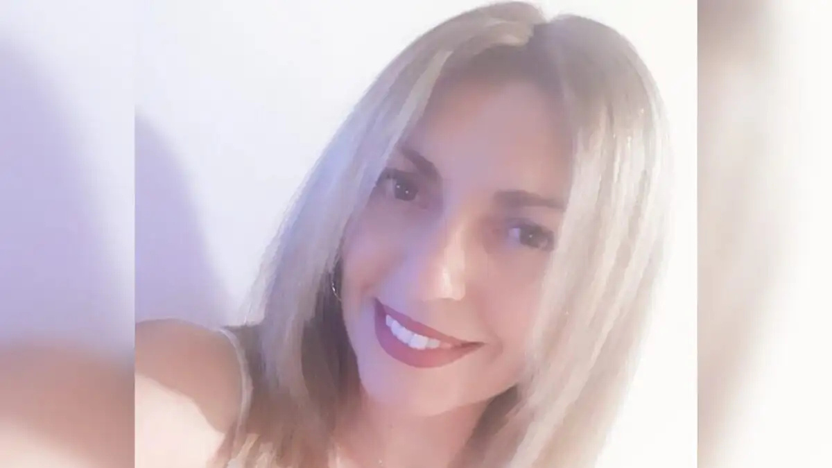 Ο ΓΙΟΣ ΤΗΣ ΝΕΟ ΠΑΛΙΚΑΡΙ... ΕΚΤΑΚΤΟ ΤΩΡΑ ΚΙ ΑΛΛΗ ΤΡΑΓΩΔΙΑ ΓΙΑ ΤΗΝ ΟΙΚΟΓΕΝΕΙΑ ΤΗΣ 43ΧΡΟΝΗΣ ΕΛΕΥΘΕΡΙΑΣ