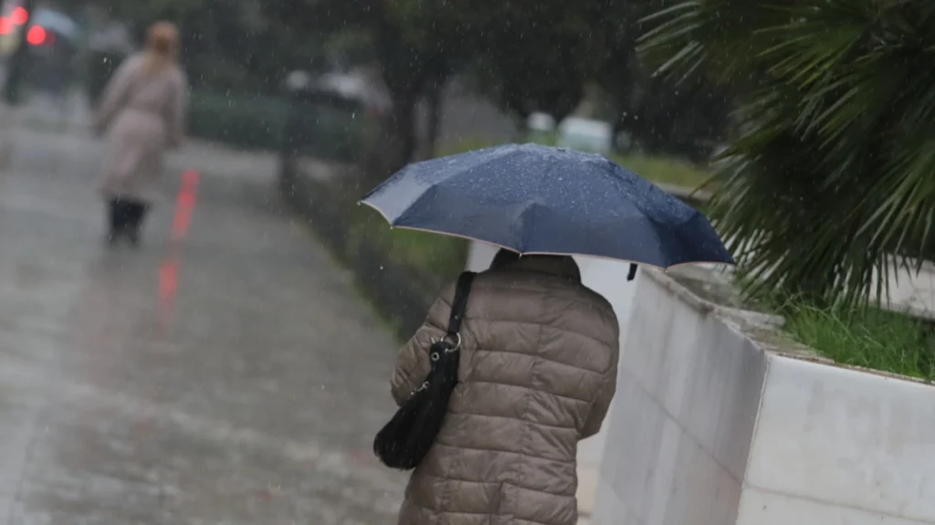 “ΚΑΘΙΣΤΕ ΣΠΙΤΙ ΣΑΣ”: ΚΟΚΚΙΝΟΣ ΣΥΝΑΓΕΡΜΟΣ ΓΙΑ 11 ΠΕΡΙΟΧΕΣ ΛΟΓΩ ΚΑΚΟΚΑΙΡΙΑΣ