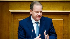 Καραμανλής: Δεν θα είμαι υποψήφιος στις εκλογές, θα μείνω στη Βουλή μέχρι τη λήξη της θητείας μου – Κυβερνητική πηγή: Έπραξε το σωστό