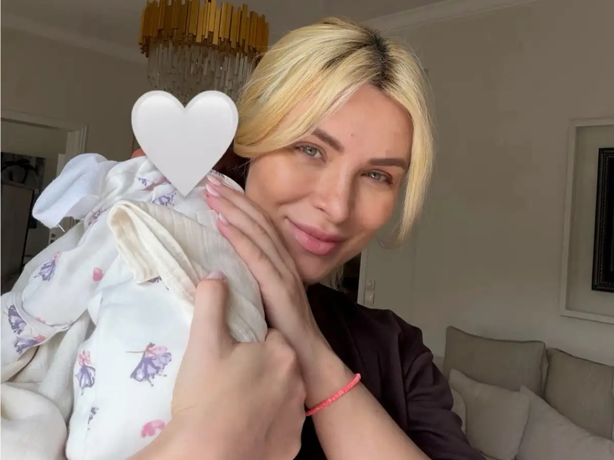 ΔΕΝ ΕΙΝΑΙ ΔΙΚΟ ΜΟΥ ΤΟ ΠΑΙΔΙ: ΤΡΑΓΩΔΙΑ ΓΙΑ ΚΑΤΕΡΙΝΑ ΚΑΙΝΟΥΡΓΙΟΥ - Η ΑΝΑΡΤΗΣΗ ΠΟΥ ΣΟΚΑΡΕ ΤΟ ΠΑΝΕΛΛΗΝΙΟ