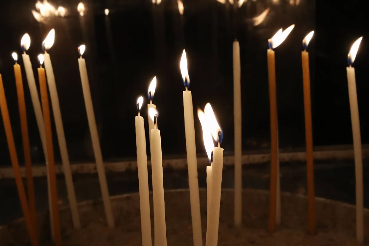 AYTOΣ ΕΙΝΑΙ Ο ΠΑΠΑΣ ΣΤΗΝ ΕΥΒΟΙΑ ΠΟΥ ΔΙΕΚΟΨΕ ΤΟ ΧΡΙΣΤΟΣ ΑΝΕΣΤΗ: 