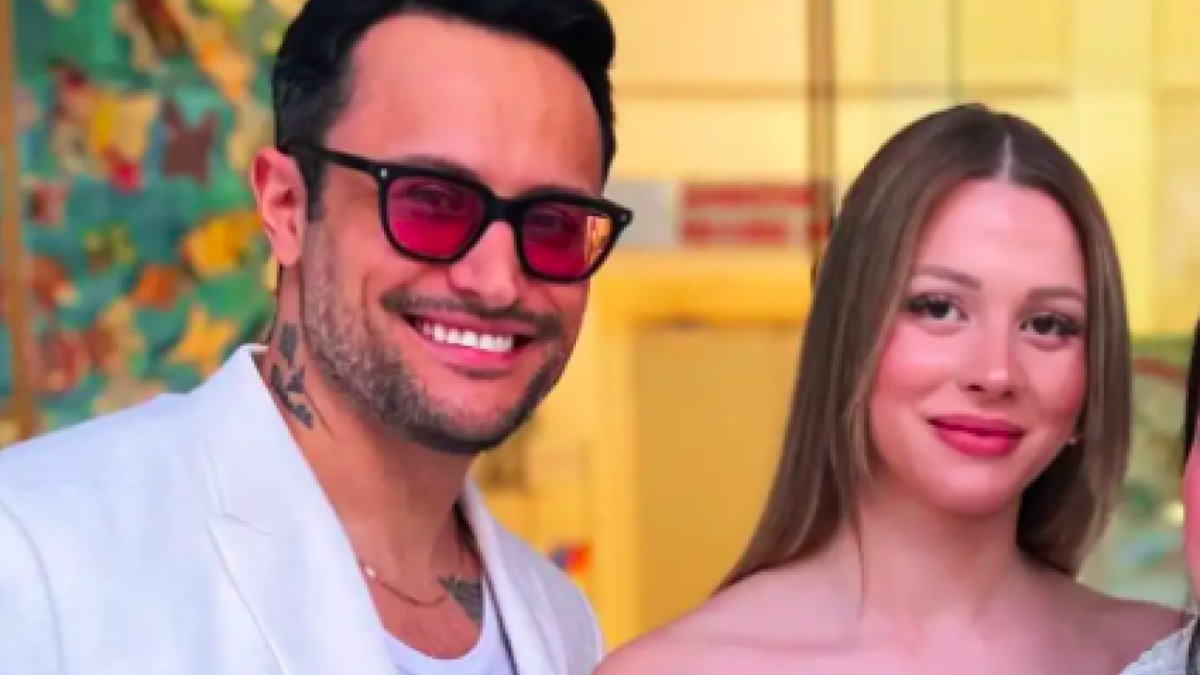 Παντρεύτηκε ο Κωνσταντίνος Φραντζής με πολιτικό γάμο! Οι φωτογραφίες με την εγκυμονούσα σύζυγό του