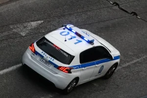 ΕΚΤΑΚΤΟ: ΣΥΝΕΛΑΒΑΝ ΕΝΑΝ ΠΑΚΙΣΤΑΝΟ ΣΤΗΝ ΑΝΑΒΥΣΣΟ – ΤΙ ΕΚΑΝΕ